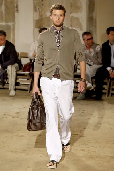 Look 12
